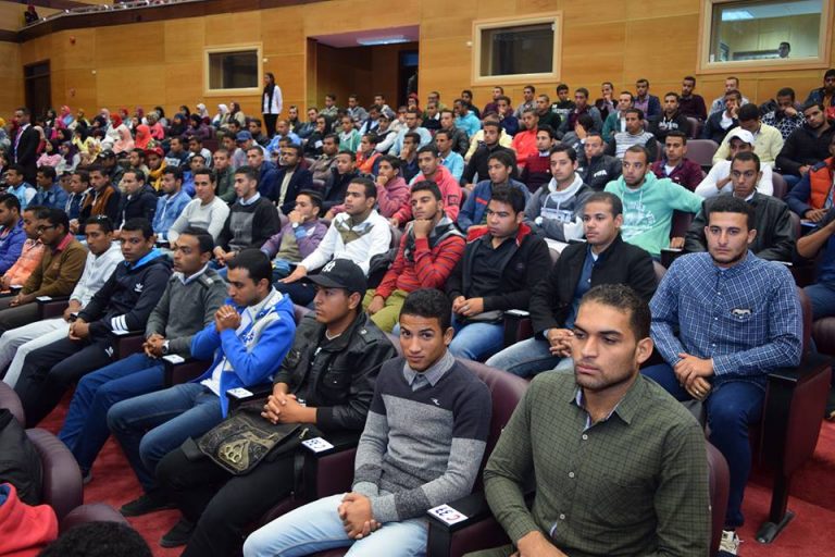 جامعة سوهاج تختتم فعاليات مؤتمر “شباب صعيد مصر يرسم طريق التنمية”