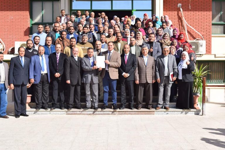 بعد استكمالها متطلبات المواصفات الدولية… جامعة سوهاج تحصل علي شهادة الأيزو