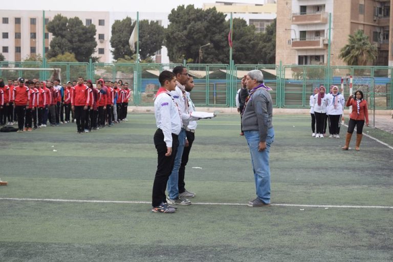 طابور تحية العلم ضمن فعاليات معسكر الدراسي التدريبي لإعداد قادة الكشافة والمرشدات