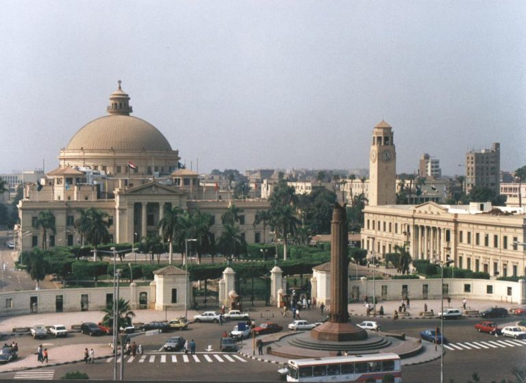 رئيس جامعة القاهرة يعلن موافقة “التنظيم والإدراة والمالية” على تمويل 865 وظيفة لـ”المؤقتين”