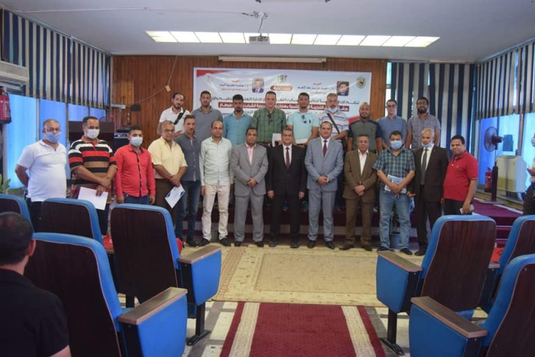 تكريم ٦١ أخصائي بإدارات رعاية الشباب بجامعة سوهاج لاجتيازهم ورش العمل التخصصية