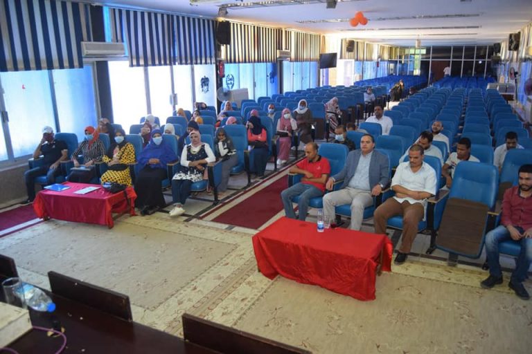 جامعة سوهاج تكرم ١٧ طالب بمسابقة مركز نور البصيرة وتمنحهم نسخ القرآن الكريم بطريقة “برايل”