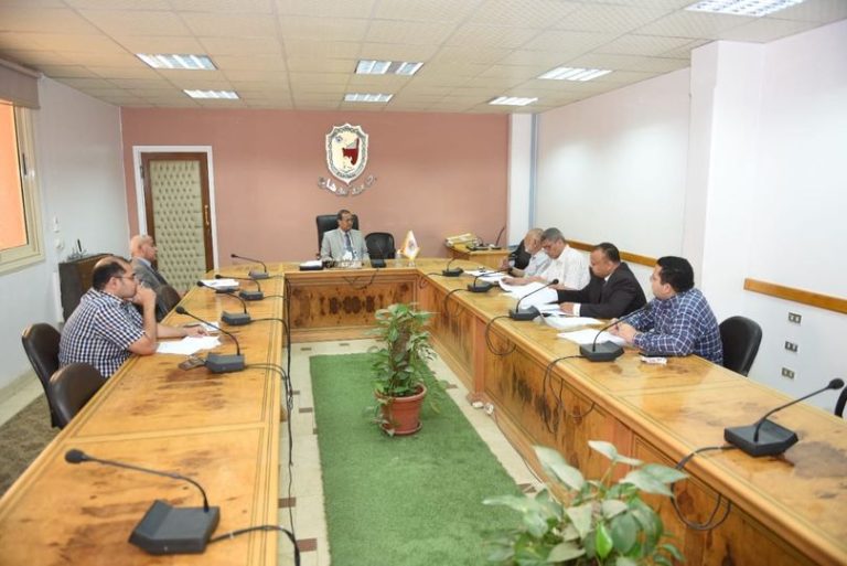 مجلس إدارة مركز القياس والتقويم بجامعة سوهاج يناقش استعدادات امتحانات الترم الثاني