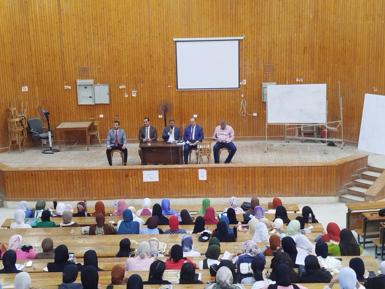 في لقاء تعريفي شامل … عميد علوم الرياضة يؤكد: لوائح واضحة وأنشطة تصنع جيلًا متميزًا